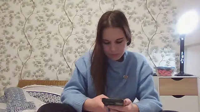 NyraLuna online show from 4, 2, 2026