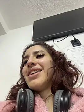 Snapshot of elodie_rouge chatting on 10, 7, 2026 elodie rouge online show from 10, 7, 2026