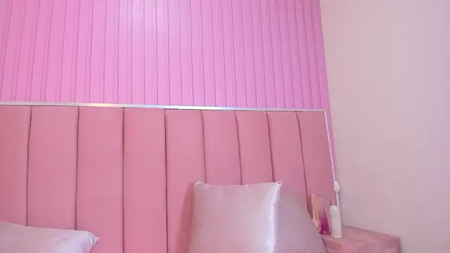 Snapshot of Zoehoney_hl chatting on 7, 2, 2026 Zoehoney hl online show from 7, 2, 2026