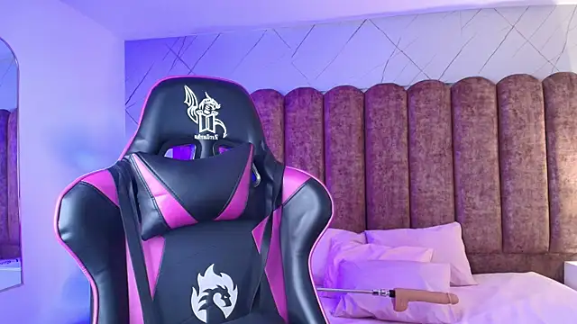 ShadowLune online show from 8, 3, 2026