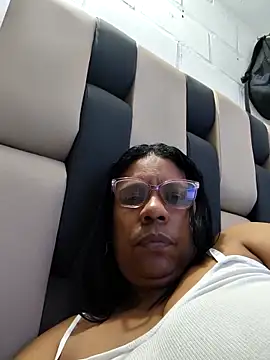 Zeyllyjhonson online show from 15, 4, 2026