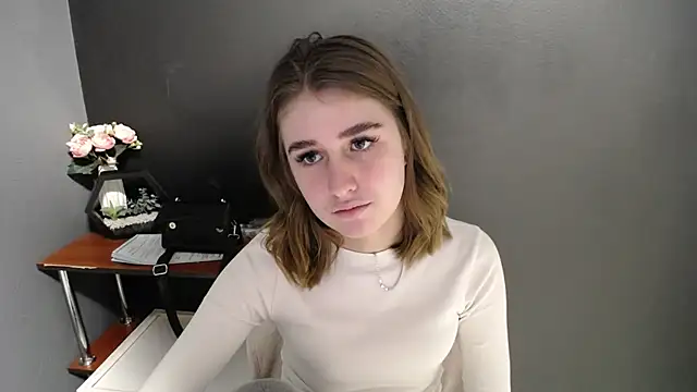 Sunny siren online show from 17, 2, 2026