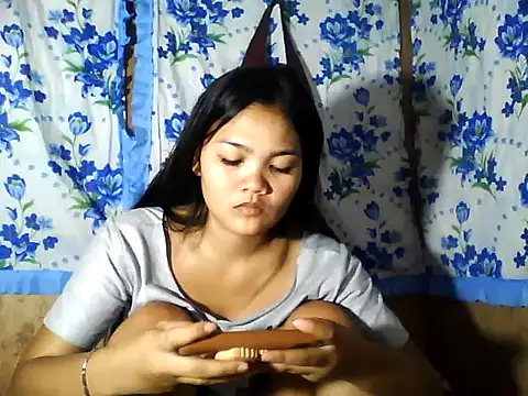 PinaySkinnyJust18 online show from 10, 4, 2026