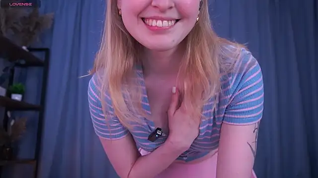 Snapshot of LanaRoxxy chatting on 2, 4, 2026 LanaRoxxy online show from 2, 4, 2026