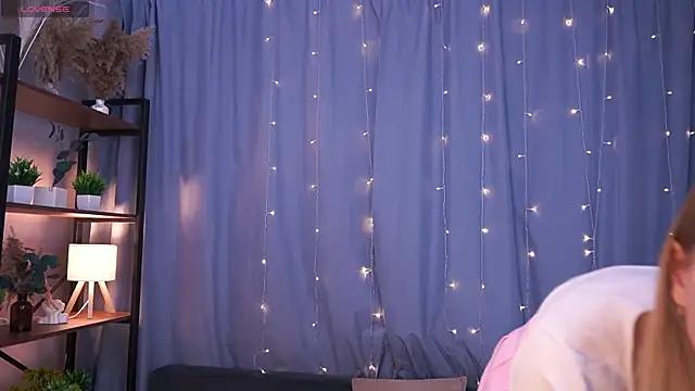 Snapshot of LanaRoxxy chatting on 15, 4, 2026 LanaRoxxy online show from 15, 4, 2026