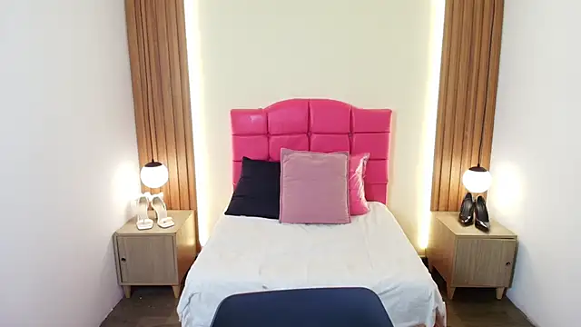 Snapshot of IvonneRoss_ chatting on 25, 2, 2026 IvonneRoss online show from 25, 2, 2026