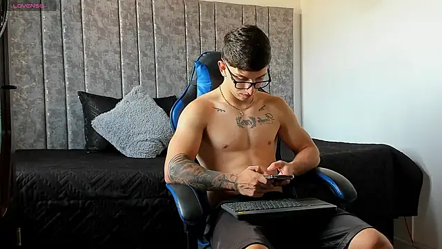 Snapshot of Calvin_Hunter chatting on 1, 3, 2026 Calvin Hunter online show from 1, 3, 2026