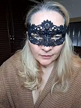 Snapshot of MaskedQueen77 chatting on 9, 5, 2026 MaskedQueen77 online show from 9, 5, 2026