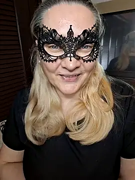 Snapshot of MaskedQueen77 chatting on 11, 5, 2026 MaskedQueen77 online show from 11, 5, 2026