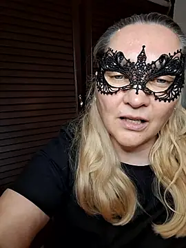 Snapshot of MaskedQueen77 chatting on 11, 5, 2026 MaskedQueen77 online show from 11, 5, 2026