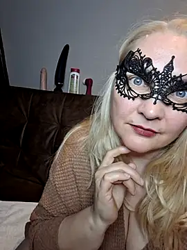 Snapshot of MaskedQueen77 chatting on 21, 5, 2026 MaskedQueen77 online show from 21, 5, 2026