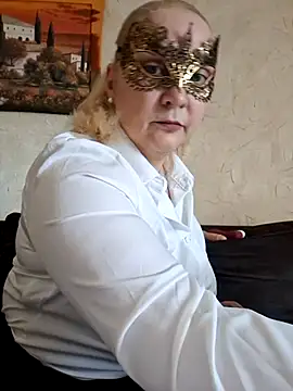 Snapshot of MaskedQueen77 chatting on 28, 5, 2026 MaskedQueen77 online show from 28, 5, 2026