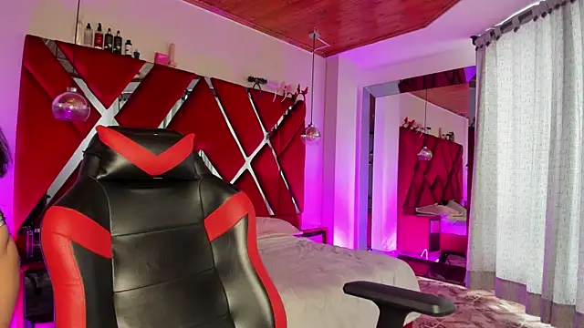 Lucia 24x online show from 20, 3, 2026