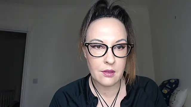 Snapshot of PsychicDominatrix chatting on 10, 2, 2026 PsychicDominatrix online show from 10, 2, 2026