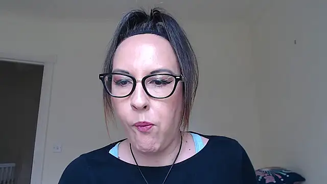 Snapshot of PsychicDominatrix chatting on 29, 5, 2026 PsychicDominatrix online show from 29, 5, 2026