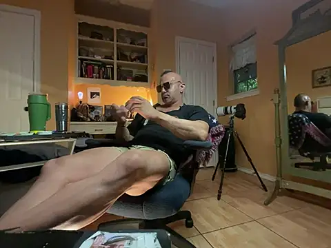 Snapshot of daddydonkey84 chatting on 15, 7, 2026 daddydonkey84 online show from 15, 7, 2026