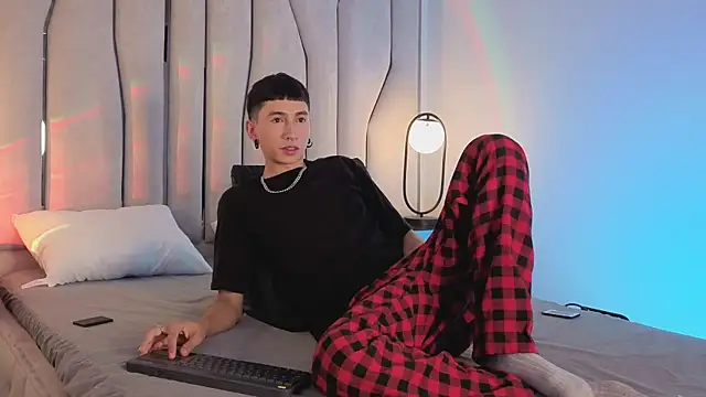 Snapshot of lian_cameron chatting on 25, 6, 2026 lian cameron online show from 25, 6, 2026