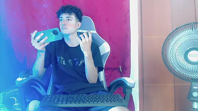 Snapshot of Johnny_cagee_ chatting on 2, 3, 2026 Johnny cagee online show from 2, 3, 2026