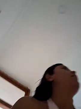 Layla em online show from 28, 2, 2026