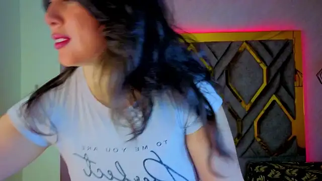 Snapshot of Luvienne chatting on 22, 2, 2026 Luvienne online show from 22, 2, 2026