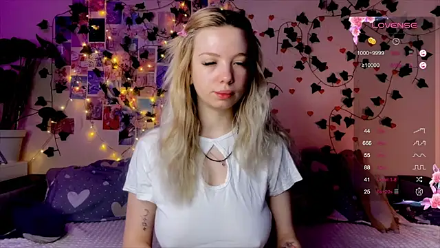 Akari-moon online show from 11, 4, 2026