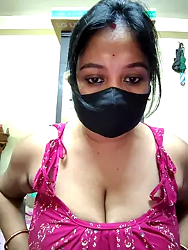 Snapshot of Curvy_Trisha chatting on 5, 7, 2026 Curvy Trisha online show from 5, 7, 2026