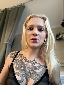 Snapshot of BlondeDoll_ chatting on 11, 2, 2026 BlondeDoll online show from 11, 2, 2026