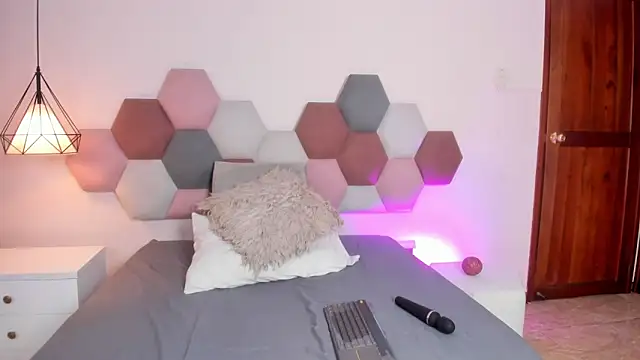 AnnaBroooks online show from 31, 3, 2026