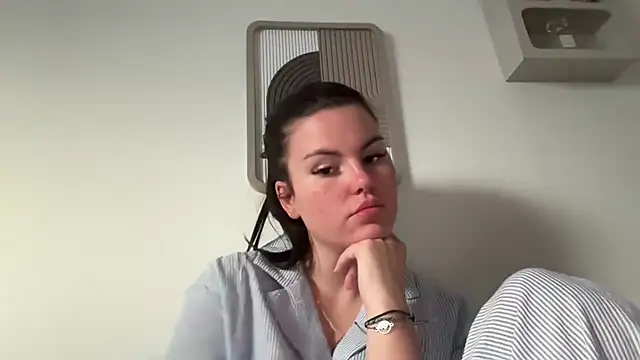 kiaraaaa75 online show from 20, 4, 2026