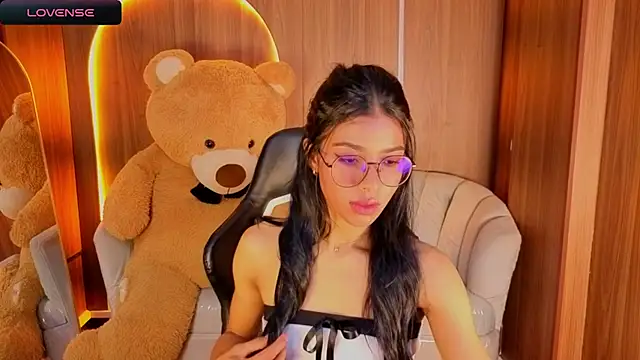 Snapshot of Alina_b_ chatting on 3, 2, 2026 Alina b online show from 3, 2, 2026