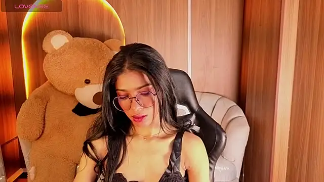 Snapshot of Alina_b_ chatting on 4, 2, 2026 Alina b online show from 4, 2, 2026