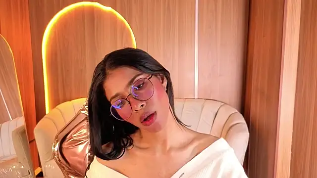 Snapshot of Alina_b_ chatting on 4, 3, 2026 Alina b online show from 4, 3, 2026