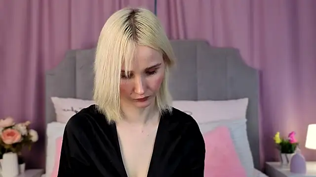Snapshot of CrystalLili chatting on 4, 6, 2026 CrystalLili online show from 4, 6, 2026