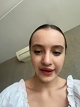 MiaTee online show from 8, 4, 2026