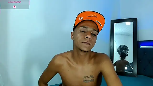 Snapshot of hotboyluxe chatting on 23, 6, 2026 hotboyluxe online show from 23, 6, 2026
