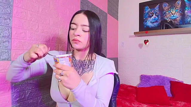 Snapshot of alanna_Love02 chatting on 27, 2, 2026 alanna Love02 online show from 27, 2, 2026