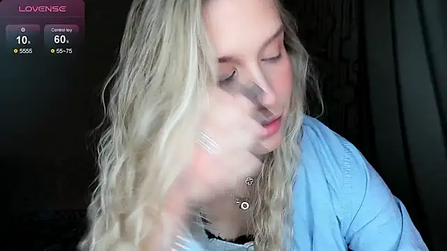 Elysia kiss online show from 4, 2, 2026