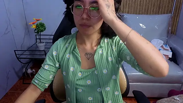 Snapshot of Lynn_turner chatting on 3, 2, 2026 Lynn turner online show from 3, 2, 2026