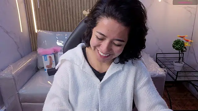 Snapshot of Lynn_turner chatting on 13, 2, 2026 Lynn turner online show from 13, 2, 2026