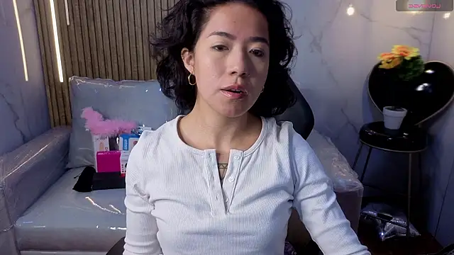 Snapshot of Lynn_turner chatting on 28, 2, 2026 Lynn turner online show from 28, 2, 2026