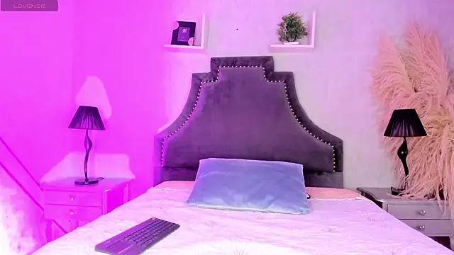 KarelyMitchel online show from 9, 3, 2026