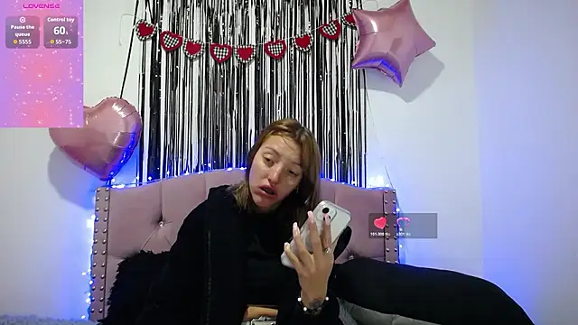 Snapshot of emily_cooper_pym chatting on 17, 2, 2026 emily cooper pym online show from 17, 2, 2026