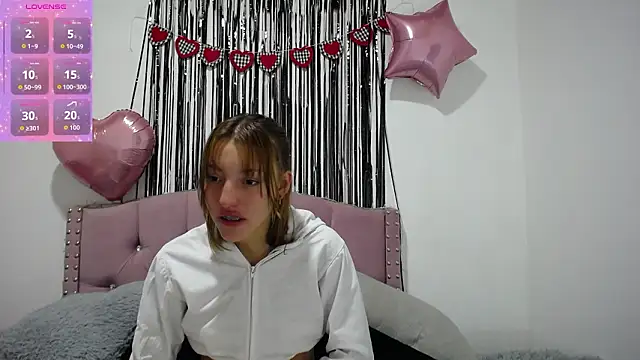 Snapshot of emily_cooper_pym chatting on 21, 2, 2026 emily cooper pym online show from 21, 2, 2026