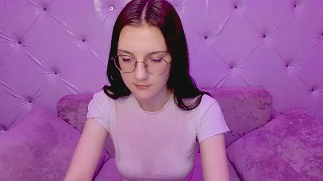 Snapshot of VixenLight chatting on 4, 2, 2026 VixenLight online show from 4, 2, 2026