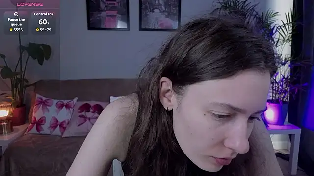 Snapshot of VioletaBloom chatting on 1, 3, 2026 VioletaBloom online show from 1, 3, 2026