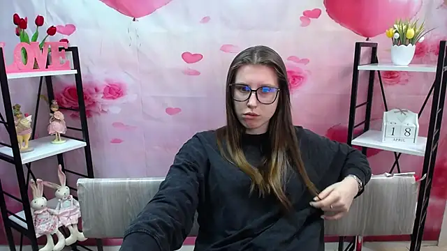 Snapshot of LilianaShine chatting on 18, 4, 2026 LilianaShine online show from 18, 4, 2026