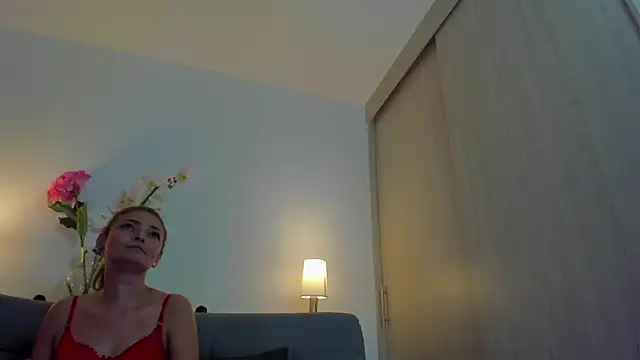 Snapshot of roxana_sinsx chatting on 5, 2, 2026 roxana sinsx online show from 5, 2, 2026