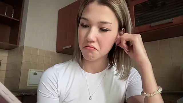 lilXdomiii online show from 15, 4, 2026