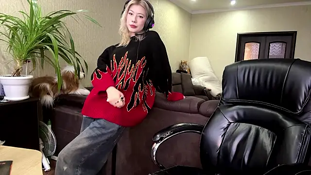 Snapshot of LadyFoxLove chatting on 3, 2, 2026 LadyFoxLove online show from 3, 2, 2026