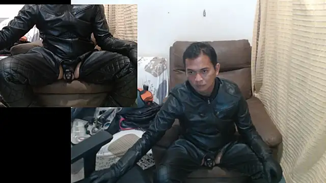 Snapshot of Leatherbdsm81 chatting on 7, 5, 2026 Leatherbdsm81 online show from 7, 5, 2026